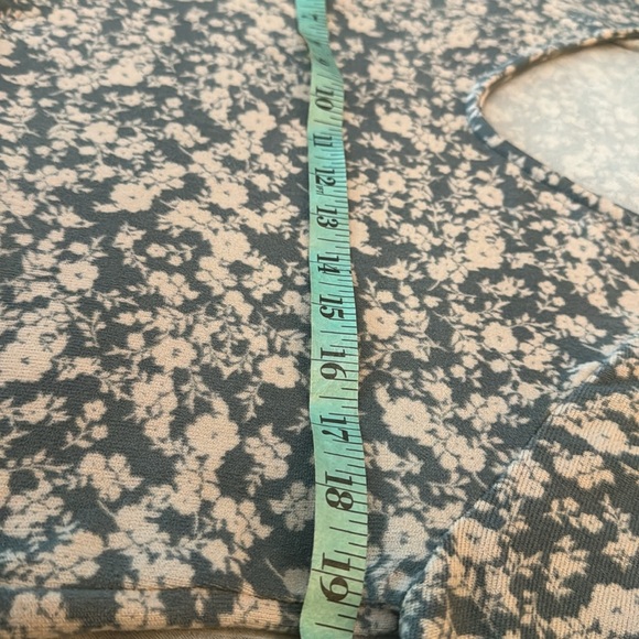 So soft floral design tunic top - Picture 5 of 5